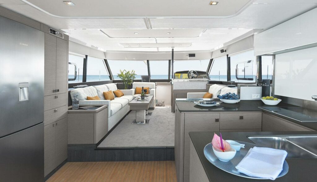 du thuyền nhập khẩu fountaine pajot MY6