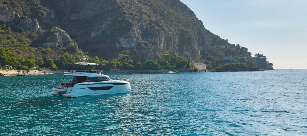 du thuyền 2 thân Fountaine Pajot M48