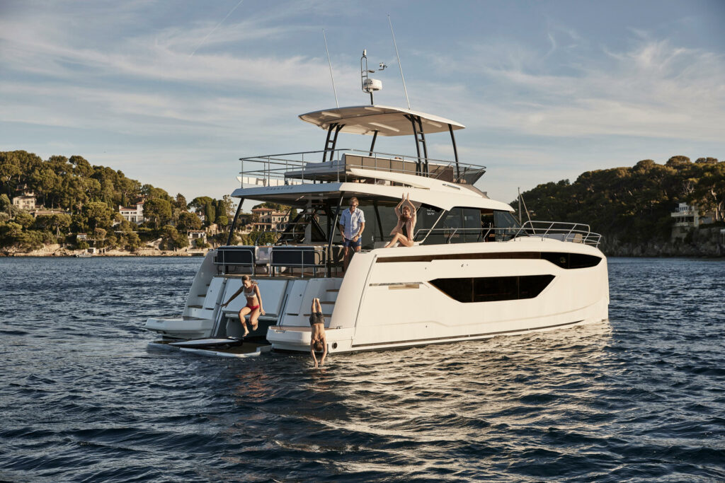 du thuyền 2 thân Fountaine Pajot M48
