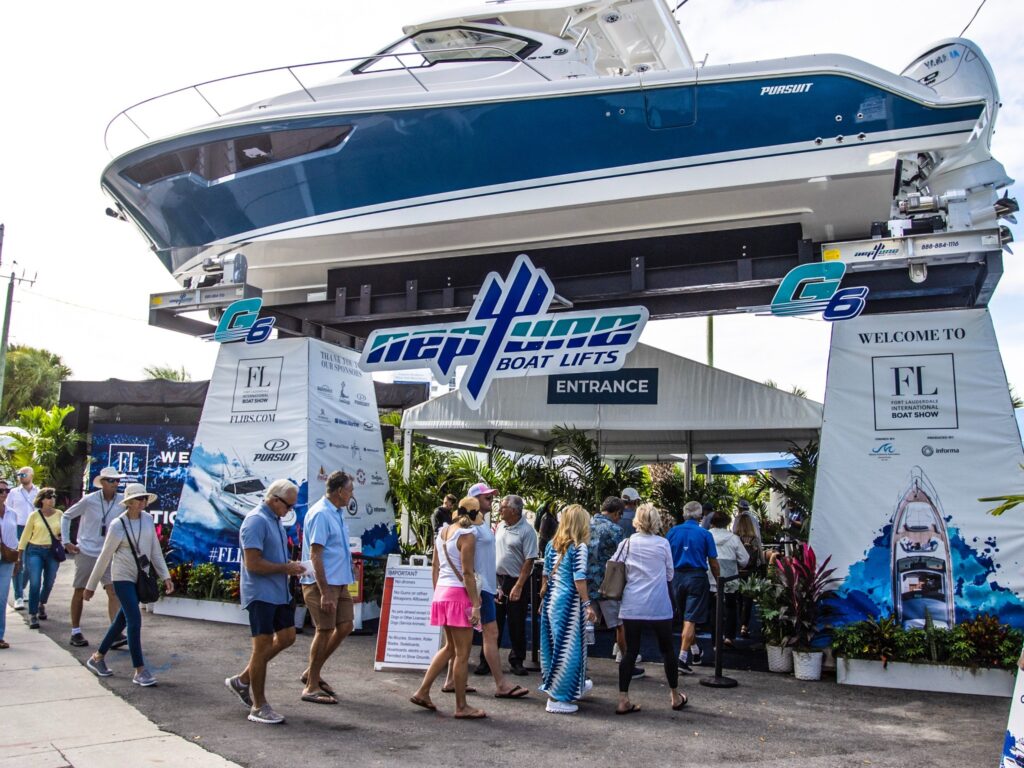 du thuyền nhập khẩu Ferretti - FLIBS 2025