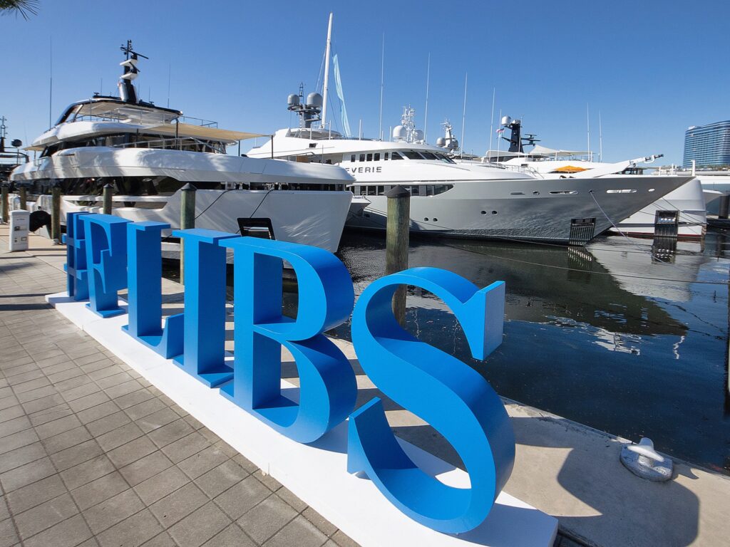 du thuyền nhập khẩu Ferretti - FLIBS 2025