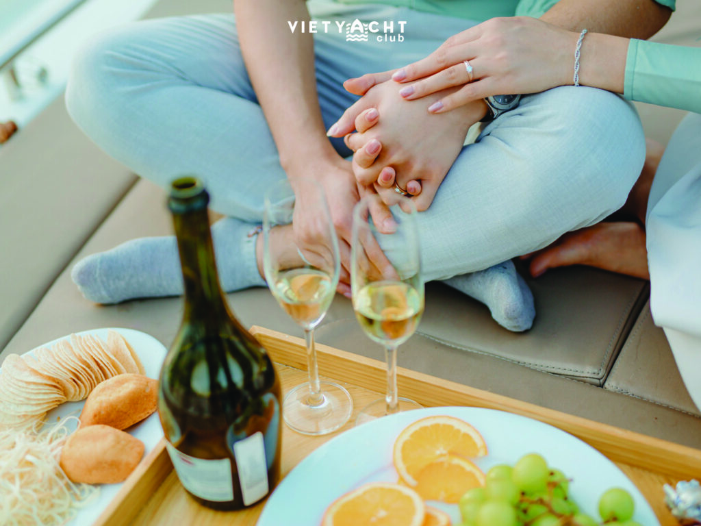 Cau hon tren du thuyen Vietyacht Plus