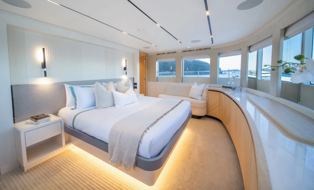 Du thuyen nhập khẩu Nomad