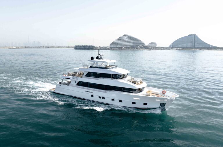 Du thuyen nhập khẩu Nomad 101