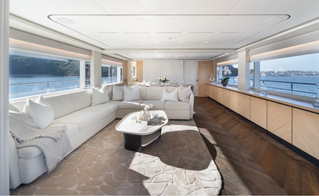 Du thuyen nhập khẩu Nomad