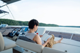 du thuyen cho thue Vietyacht Plus - doc sach