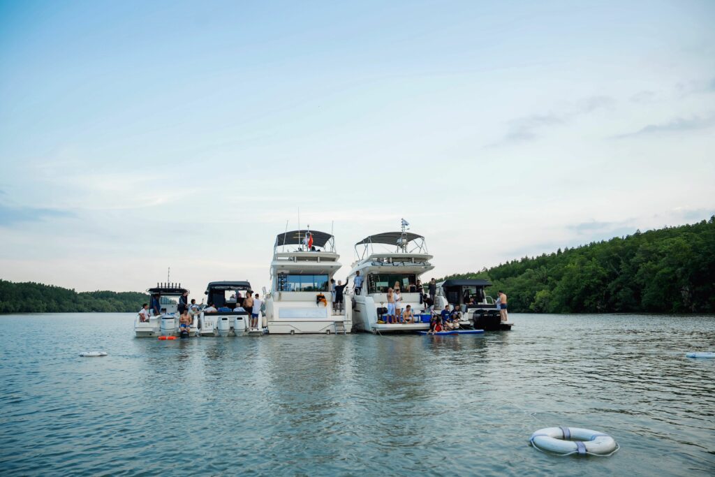 du thuyền cho thuê tại SÀi Gòn - Vietyacht Plus