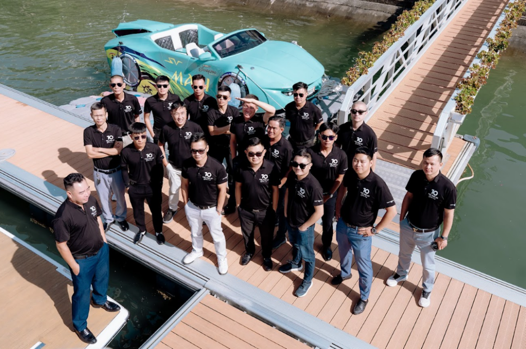 Đội ngũ crew du thuyền Vietyacht Plus đẳng cấp