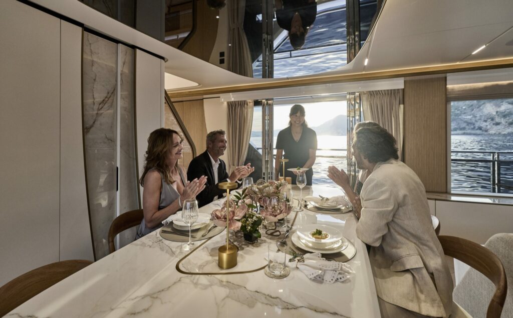 mua ban du thuyen Majesty 100 terrace - Vietyacht Plus