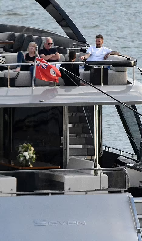 du thuyen Riva Argo 90 - Seven cua Beckham