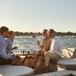 du thuyen tiep khach - Vietyacht Plus