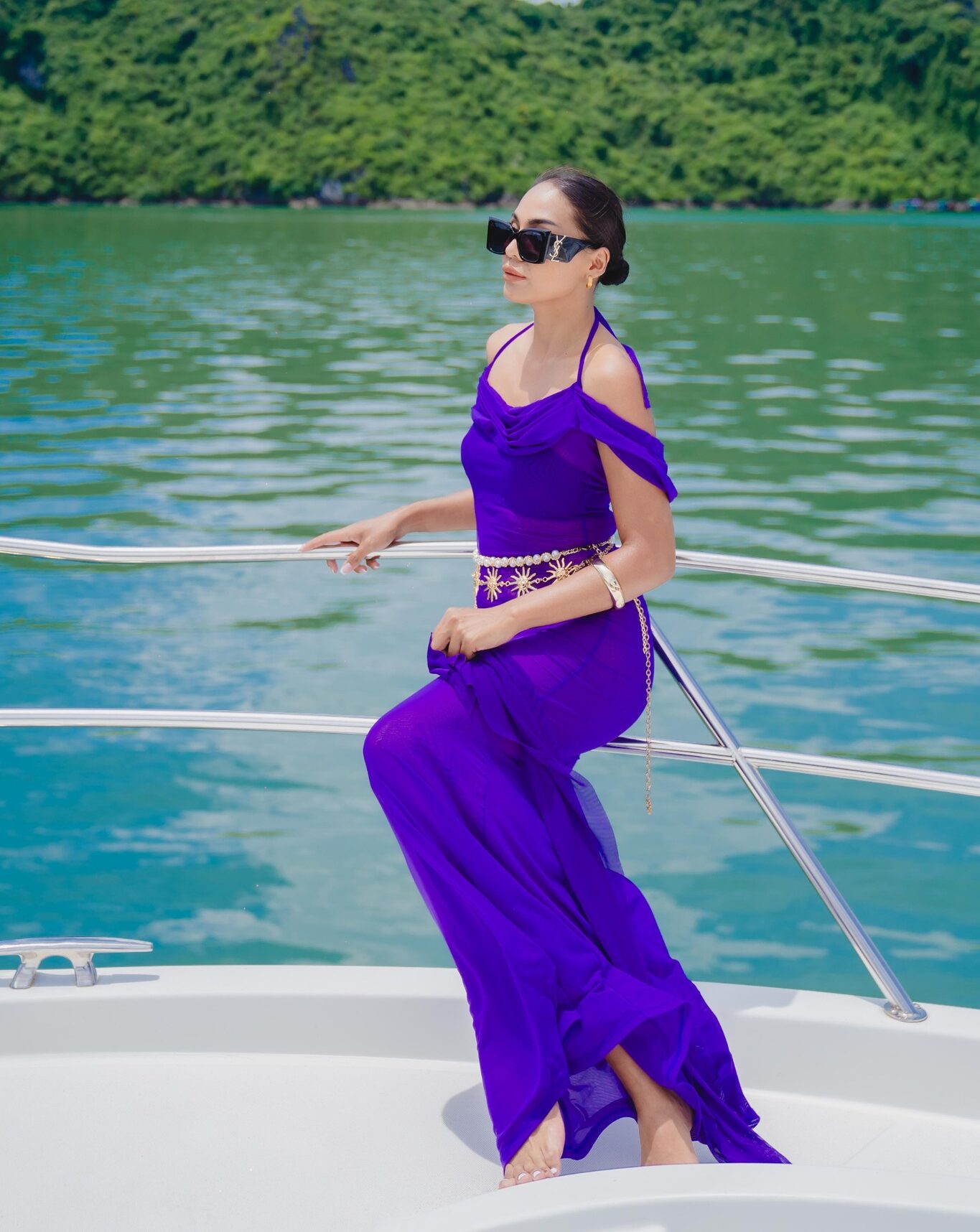 cho thue du thuyen Vietyacht Plus - trang phuc nu