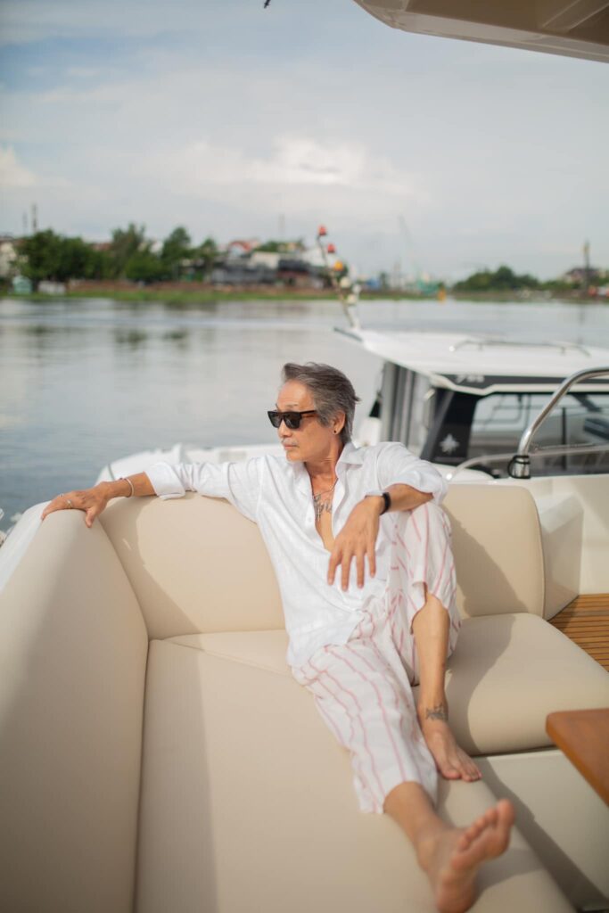 cho thue du thuyen Vietyacht Plus - trang phuc nam