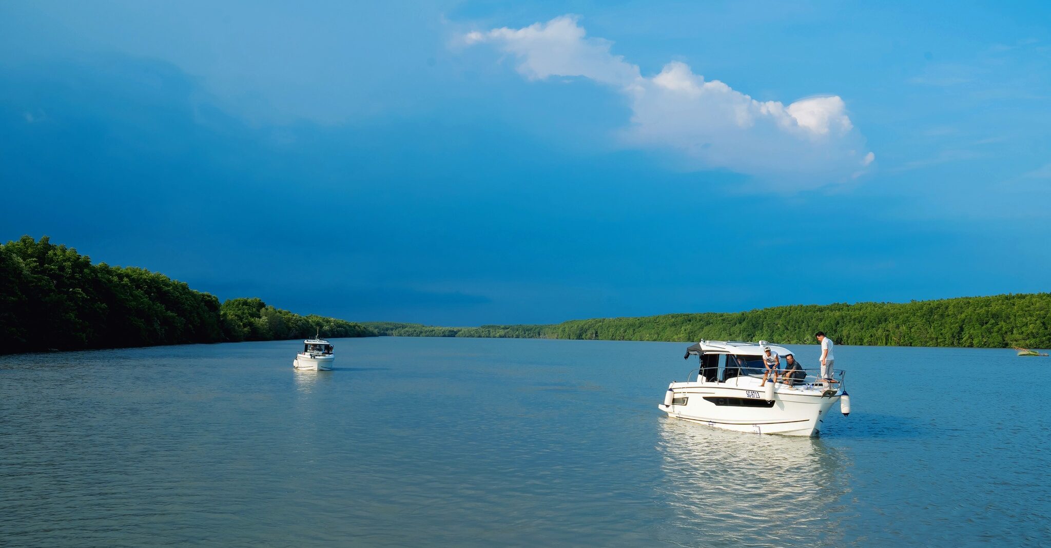du thuyen cho thue - Vietyacht Plus tour cau ca