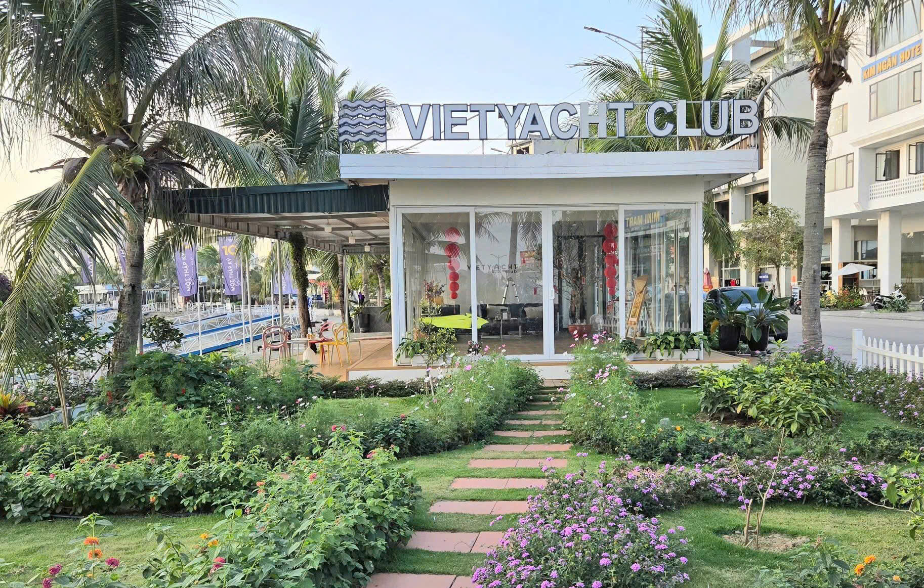 cho thue du thuyen Vietyacht Plus - ben du thuyen Ha Long