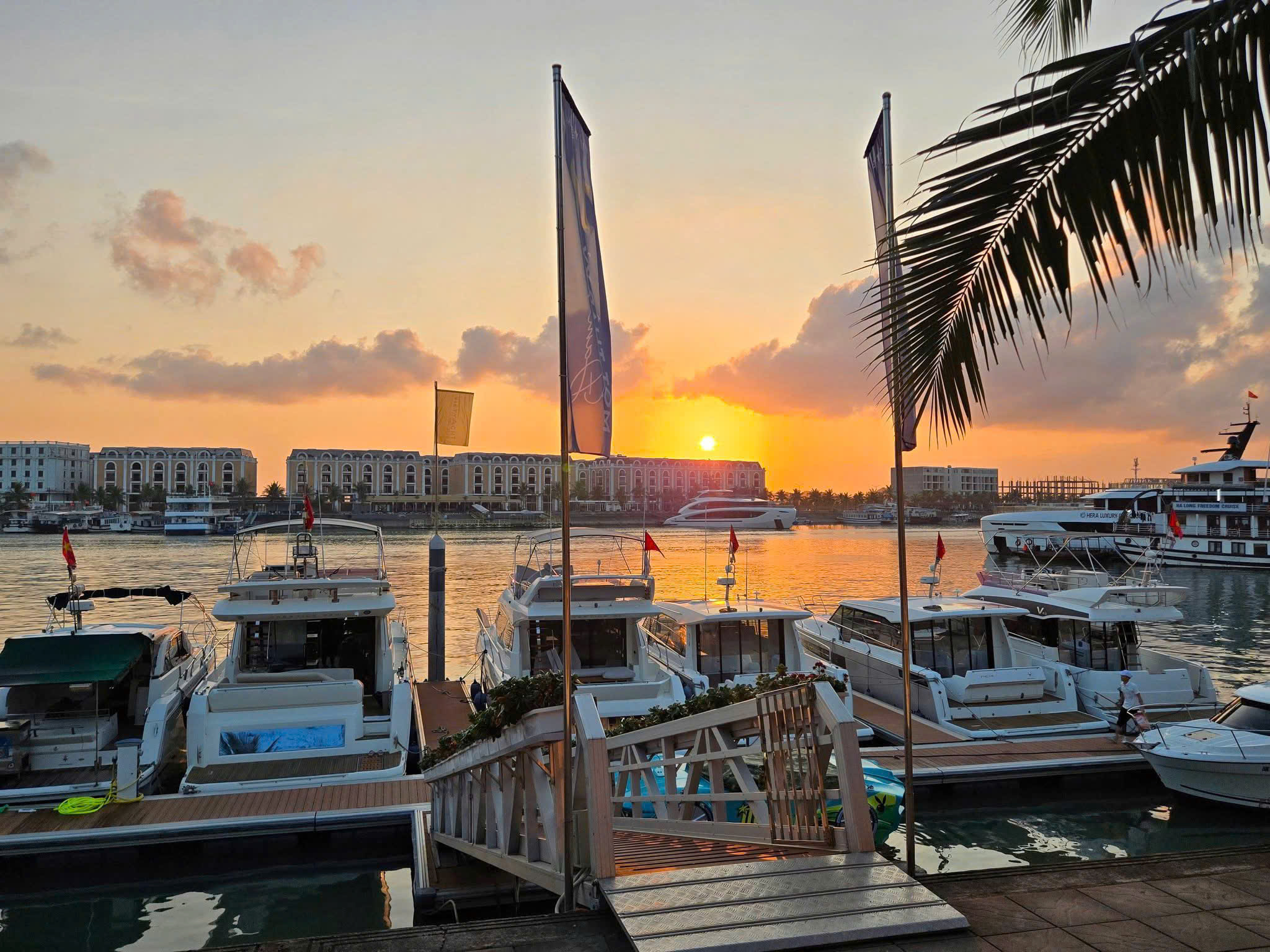 ben du thuyen Vietyacht Club Halong