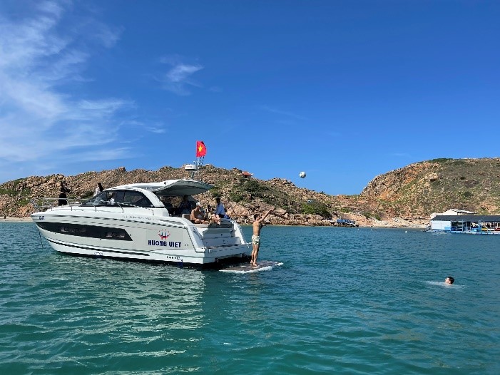 du thuyen Leader 40 tai Viet Nam - Quy NHon