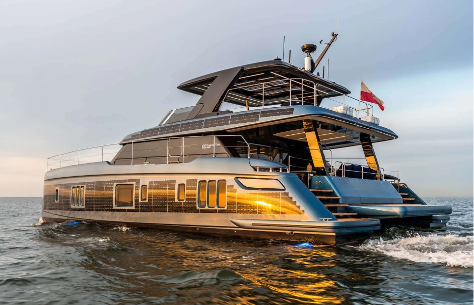 du thuyen điện 2 thân sunreef