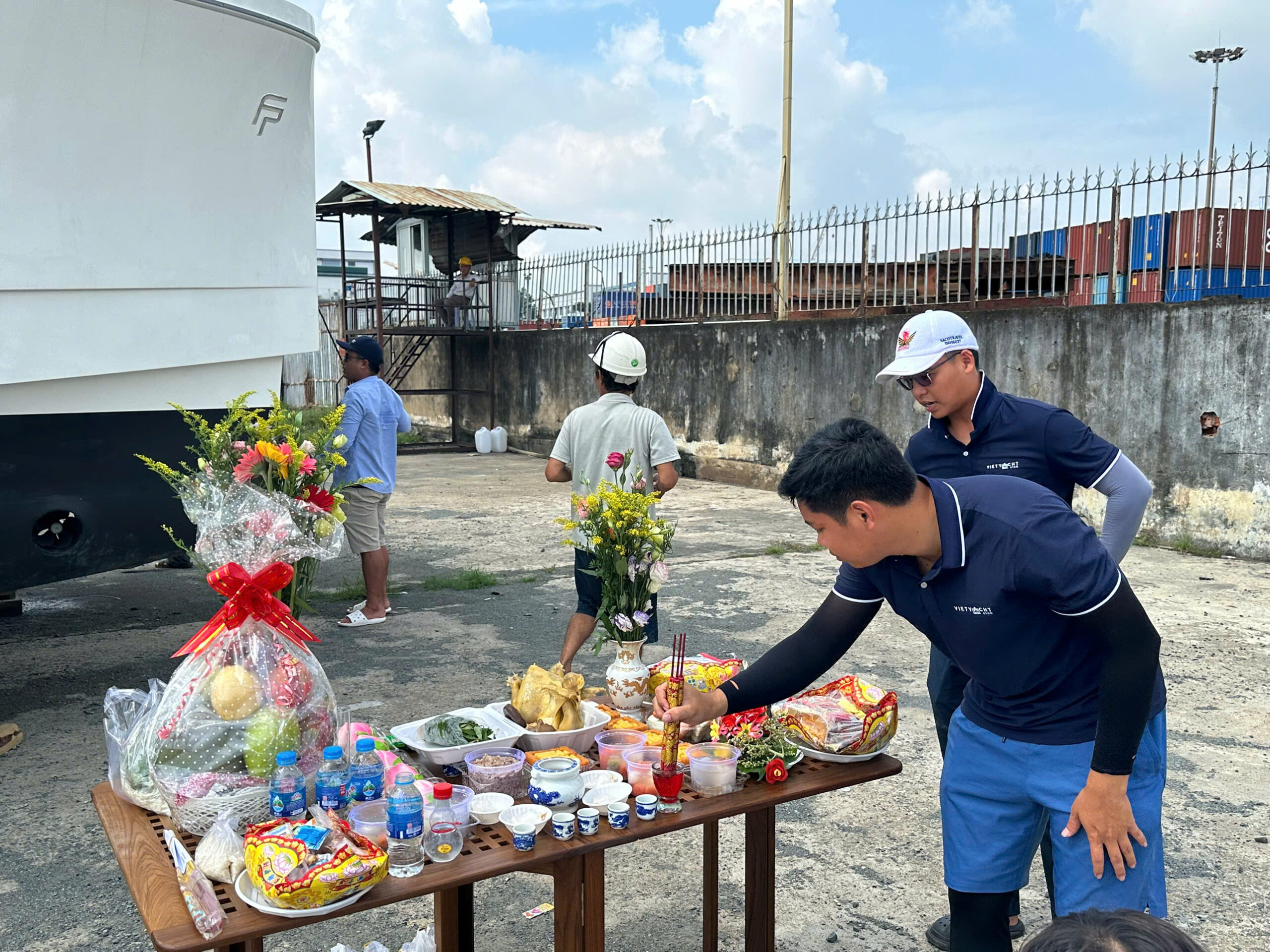 hạ thủy du thuyền - Vietyacht Plus