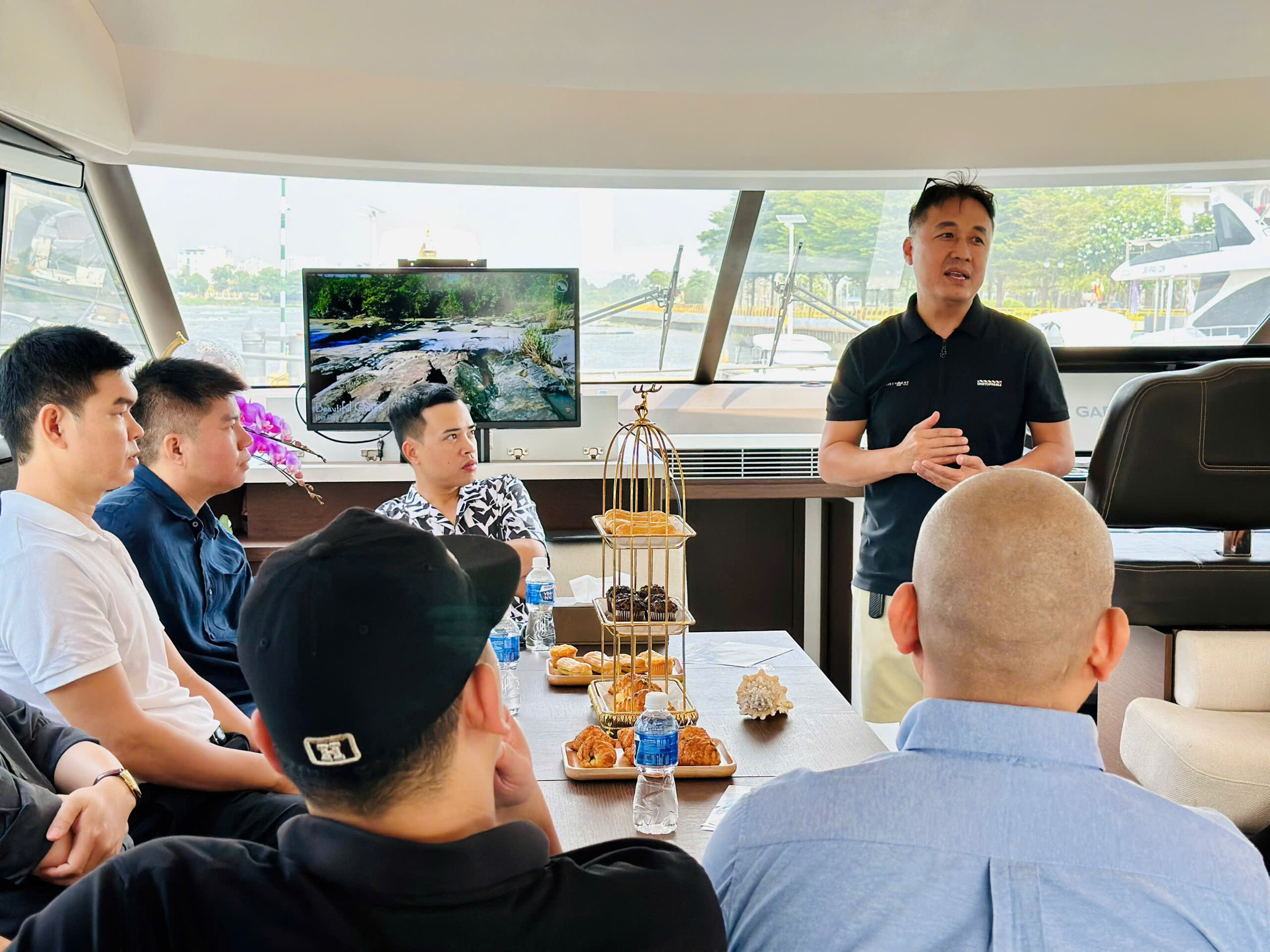 du thuyen to chuc workshop - sông Saigon Vietyacht Plus