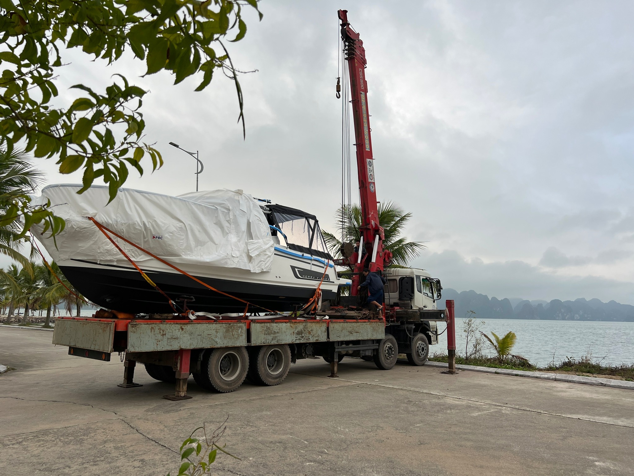 hạ thủy du thuyền MF795 - Vietyacht Plus