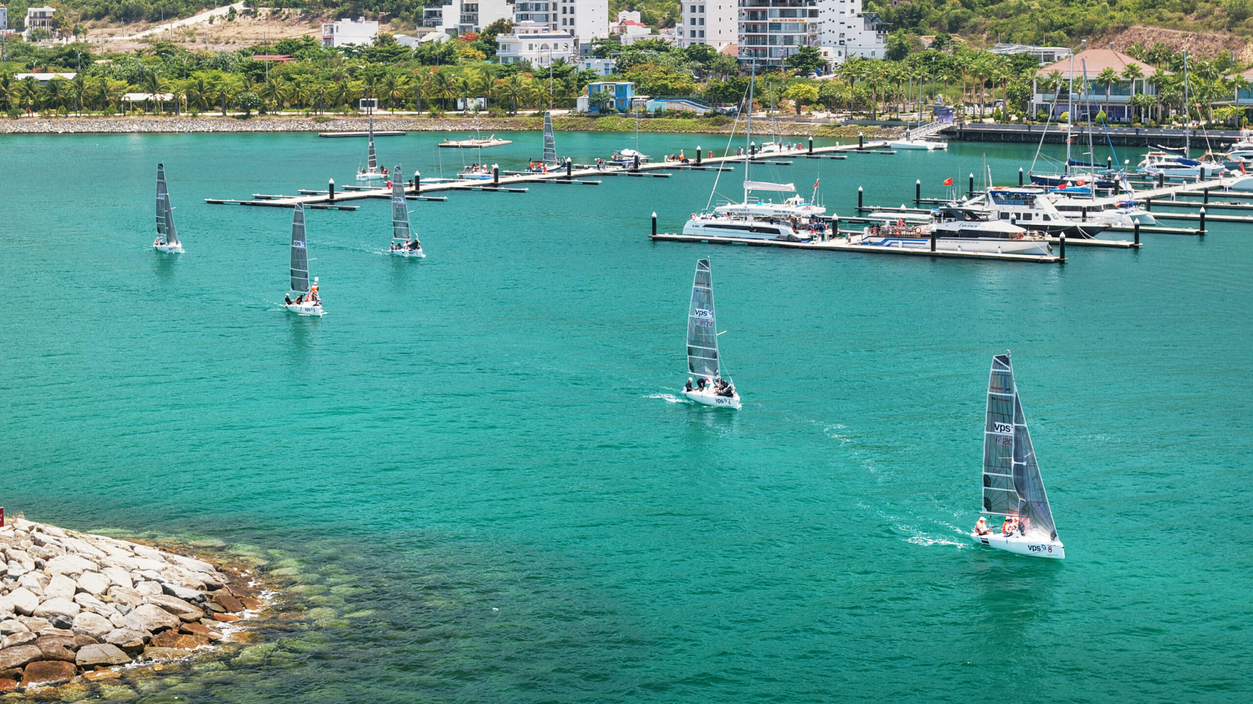 dua thuyen buom tai Nha Trang,Vietnam - Vietyacht Plus