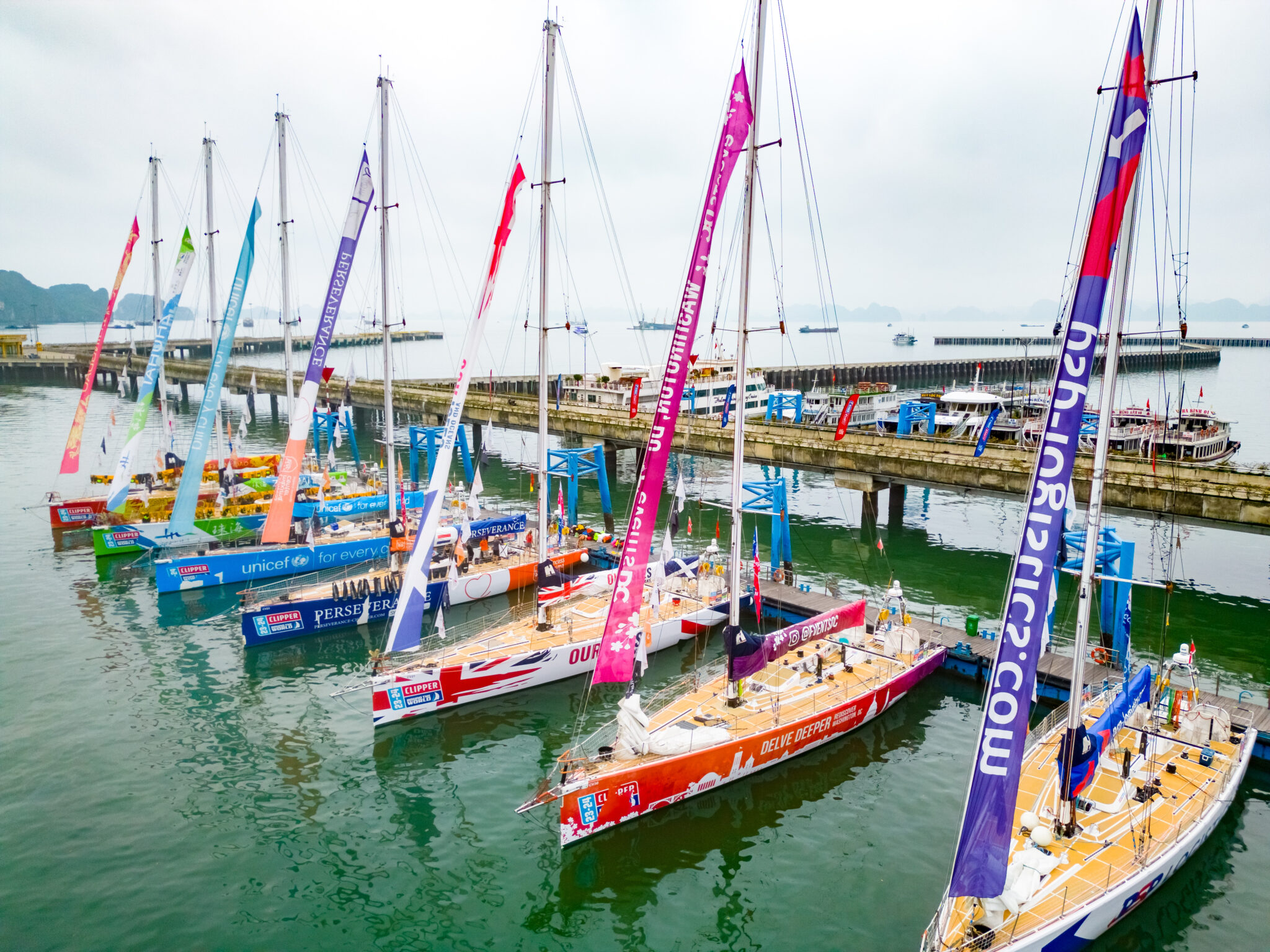 dua thuyen buom Clipper Race tai Ha Long ,Vietnam - Vietyacht Plus