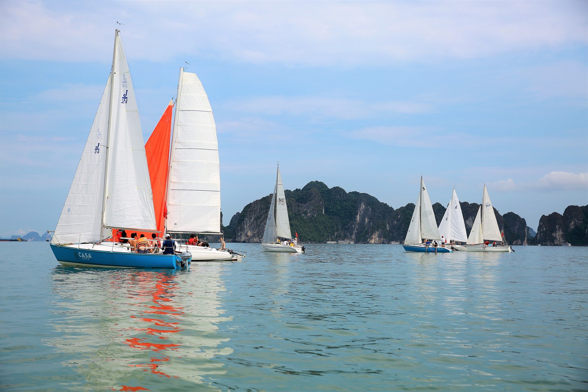 thuyen buom tai Ha Long ,Vietnam - Vietyacht Plus