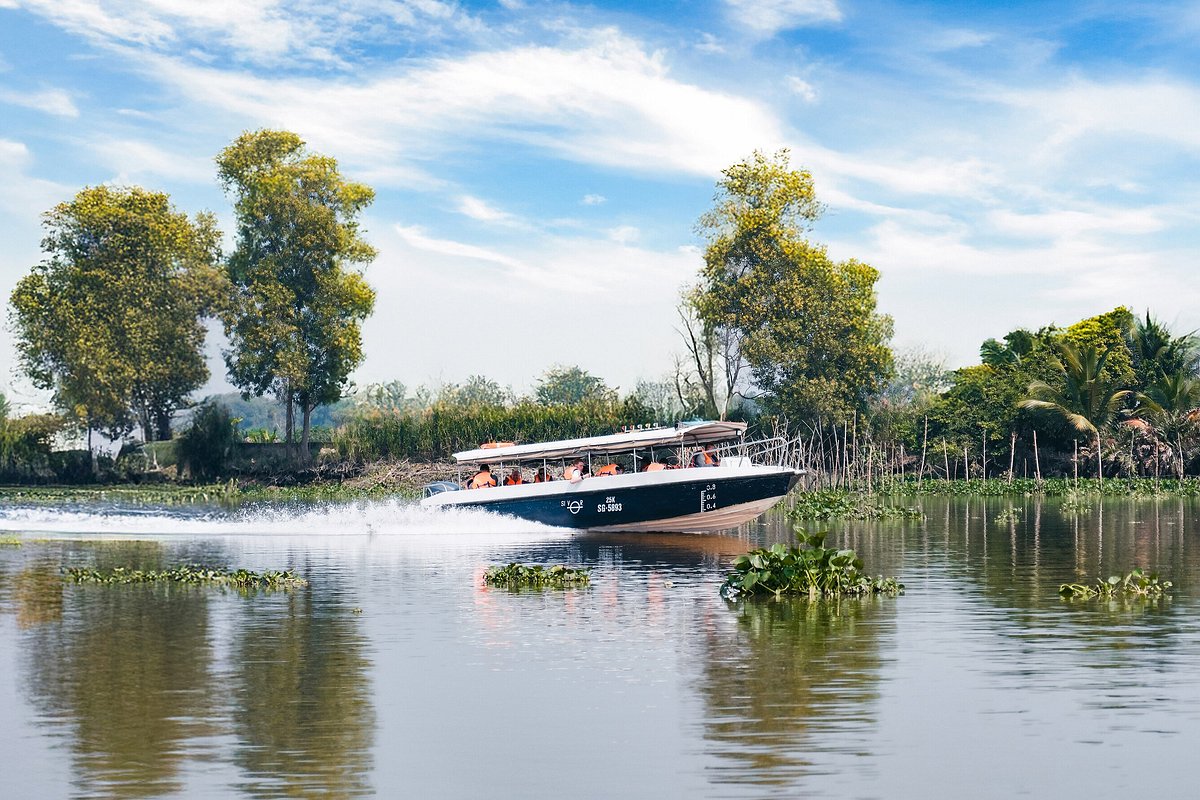 speedboat in Saigon