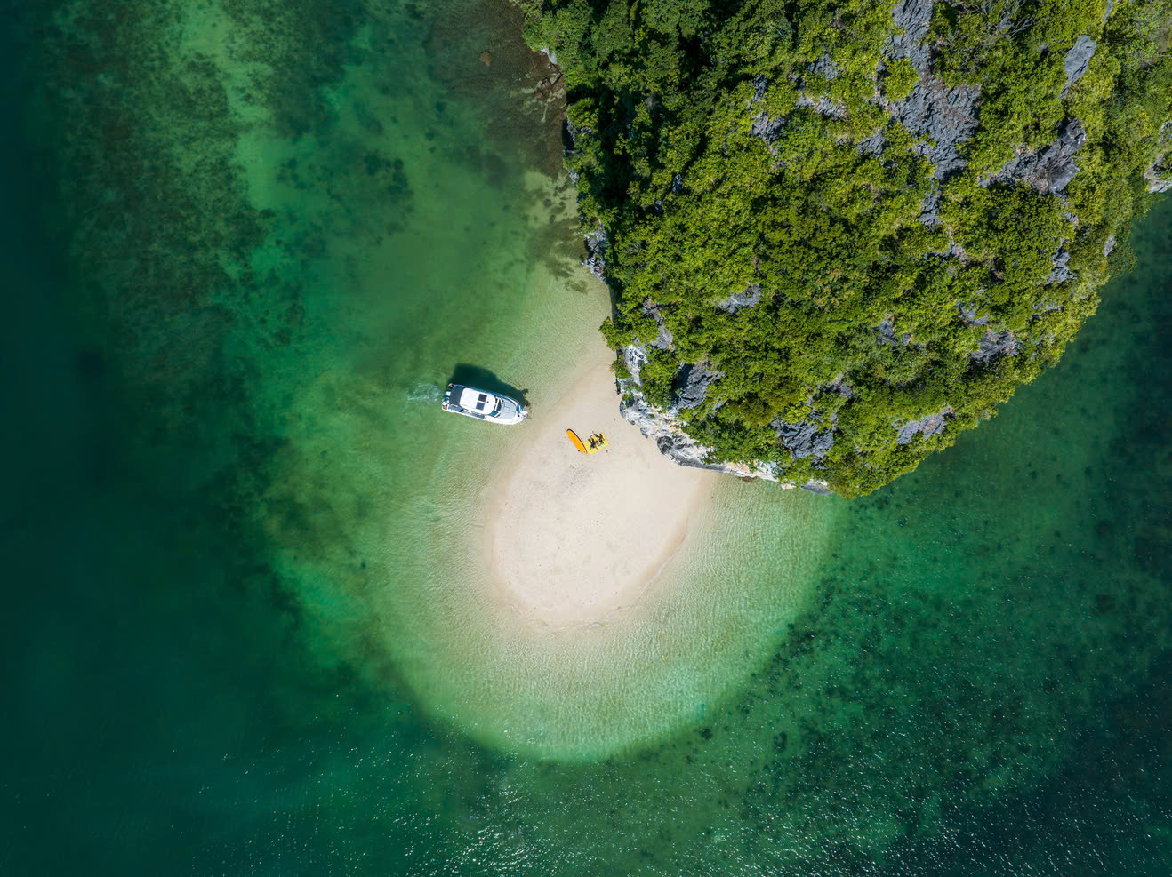Vietyacht Plus - tour du thuyen Ha Long rieng tu - Ba Trai Dao