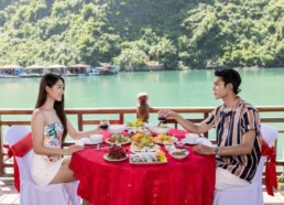 Vietyacht Plus - tour du thuyen Ha Long rieng tu - an trua lang be Cua Van