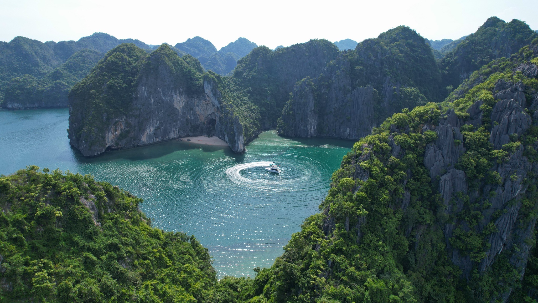 Vietyacht Plus - tour du thuyen Ha Long rieng tu - bai Mam Xoi