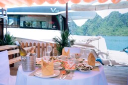 Vietyacht Plus - tour du thuyen Ha Long rieng tu - be noi Ngoc Trai