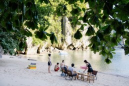 Vietyacht Plus - tour du thuyen Ha Long rieng tu - picnic
