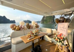 Vietyacht Plus - tour du thuyen Ha Long rieng tu - trang tri sinh nhat