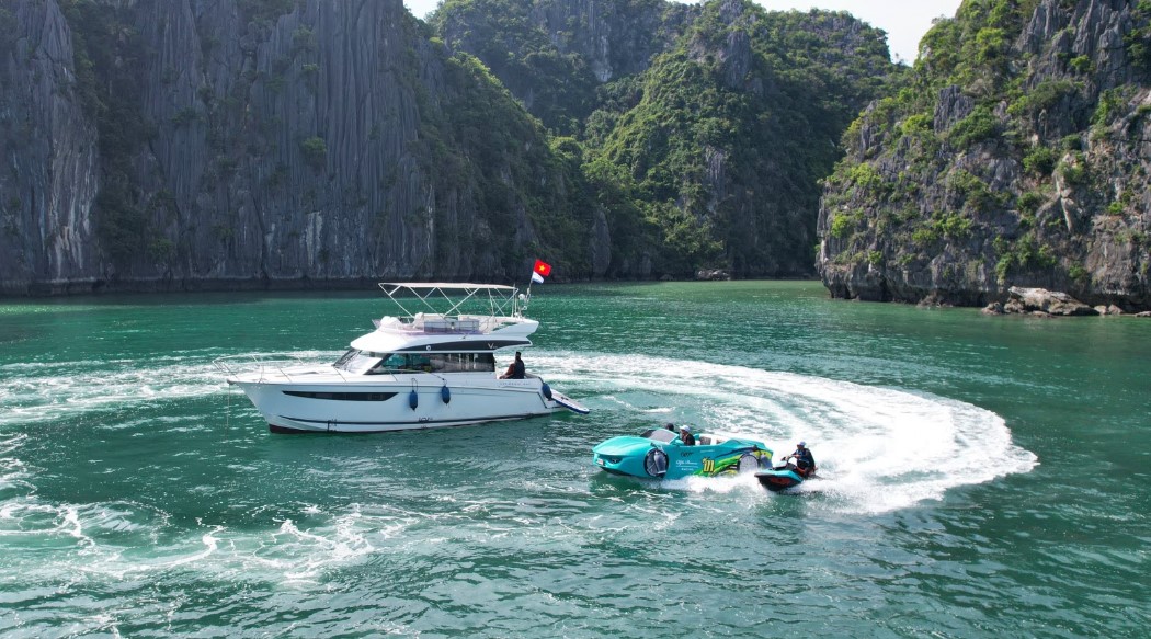Vietyacht Plus - tour du thuyen Ha Long rieng tu - watersports