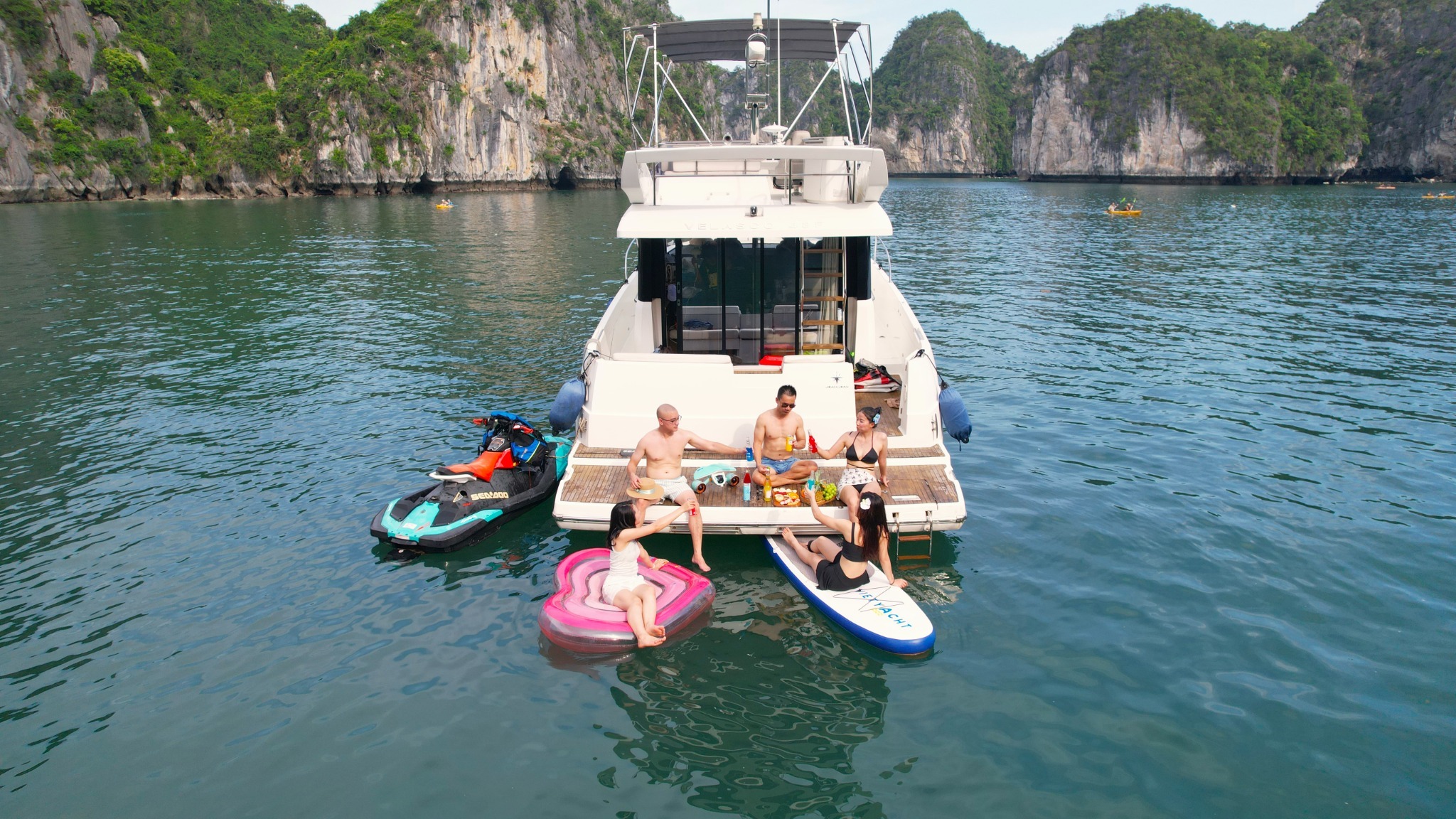Vietyacht Plus - tour du thuyen Ha Long rieng tu - watersports