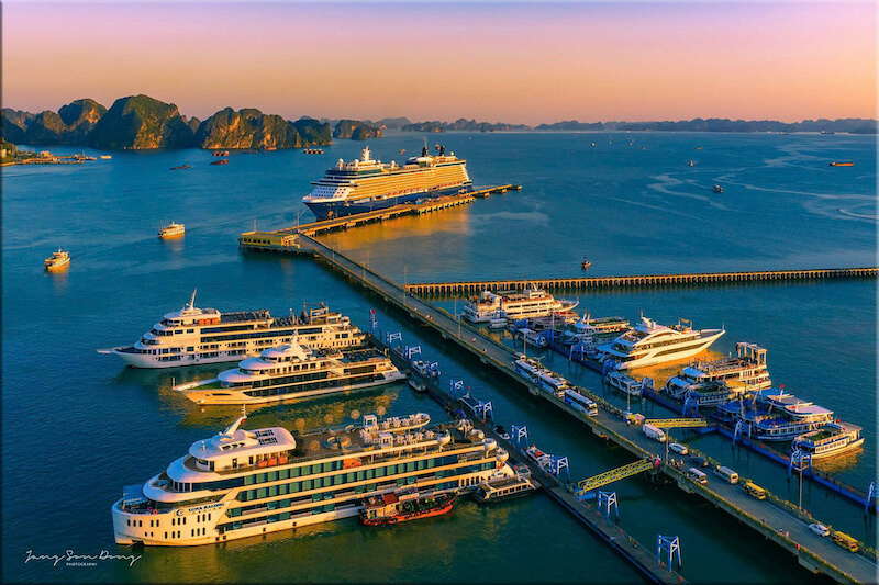 cruise in Halong bay