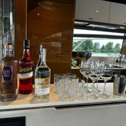 open bar tren du thuyen - Vietyacht Plus
