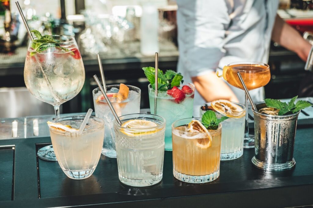open bar tren du thuyen - Vietyacht Plus