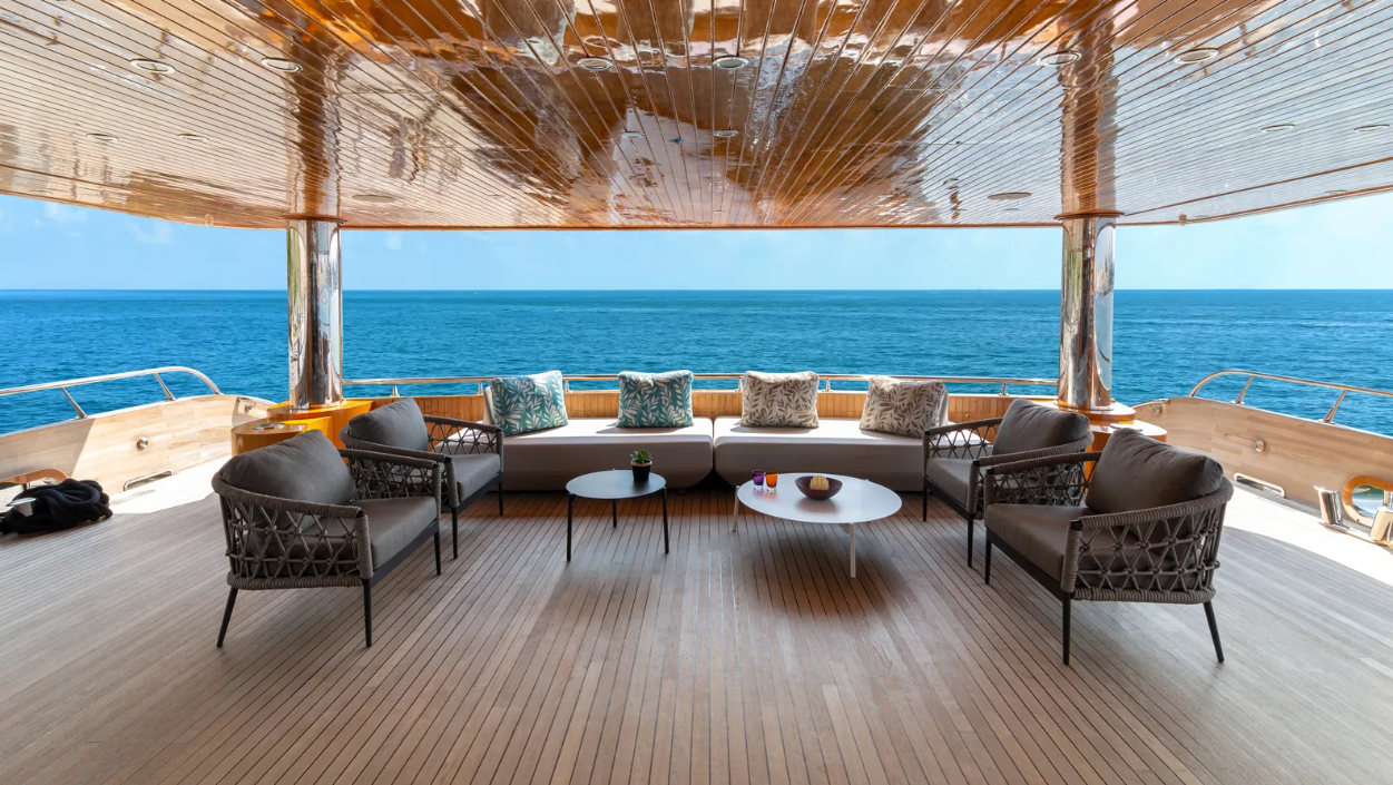 du thuyen go Afra - Vietyacht Plus 1